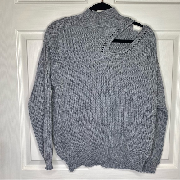 ASTR the Label Cutout Turtleneck Sweater in Gray Size Small - Picture 3 of 11